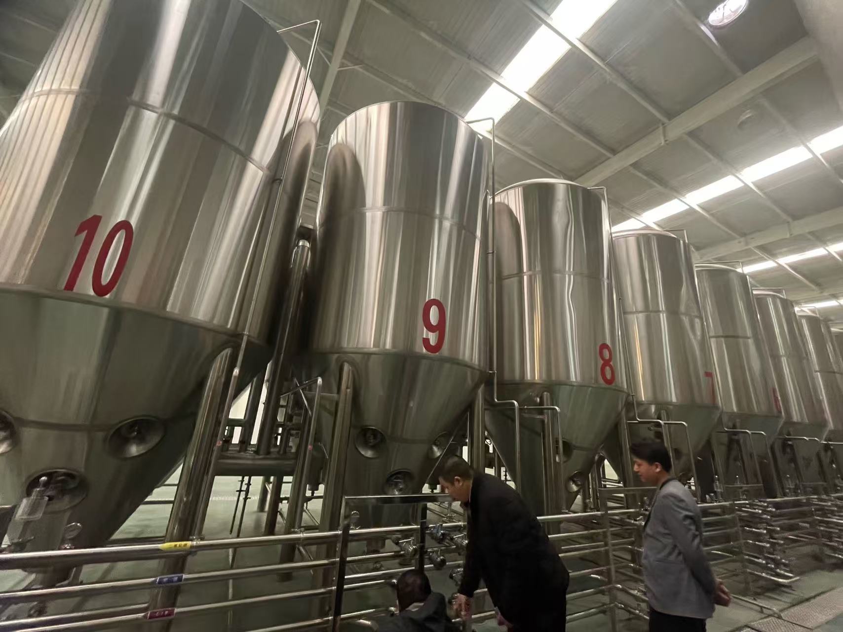 蚌山精酿啤酒设备厂—平面布置、设备设计、制造、调试、培训等一条龙服务